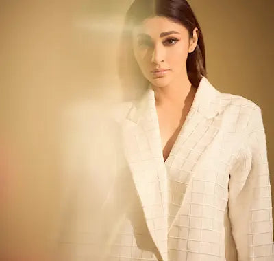 Mouni Roy lecler Blazer